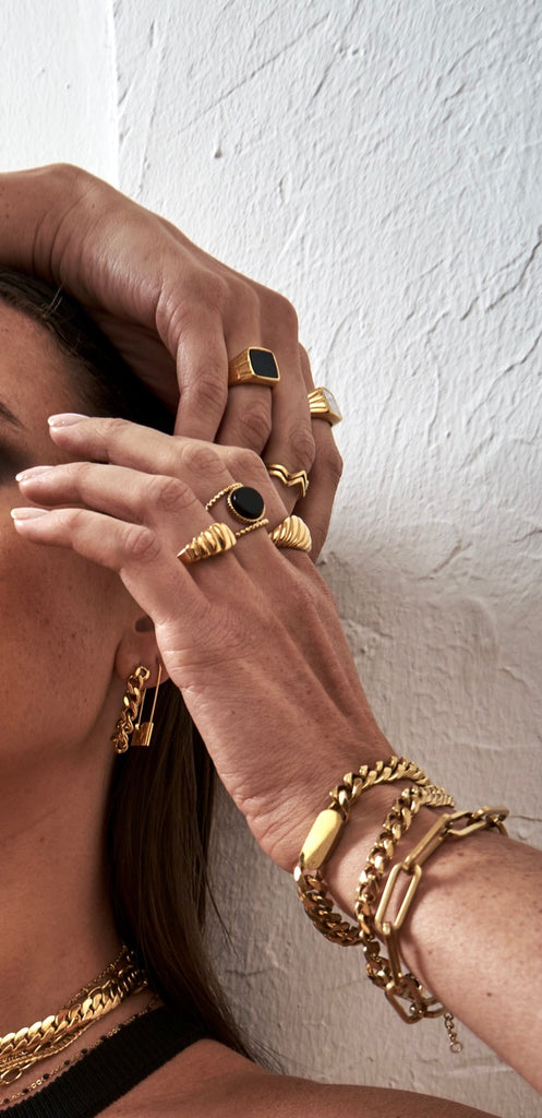 LA FEMME BRACELET COLLECTION